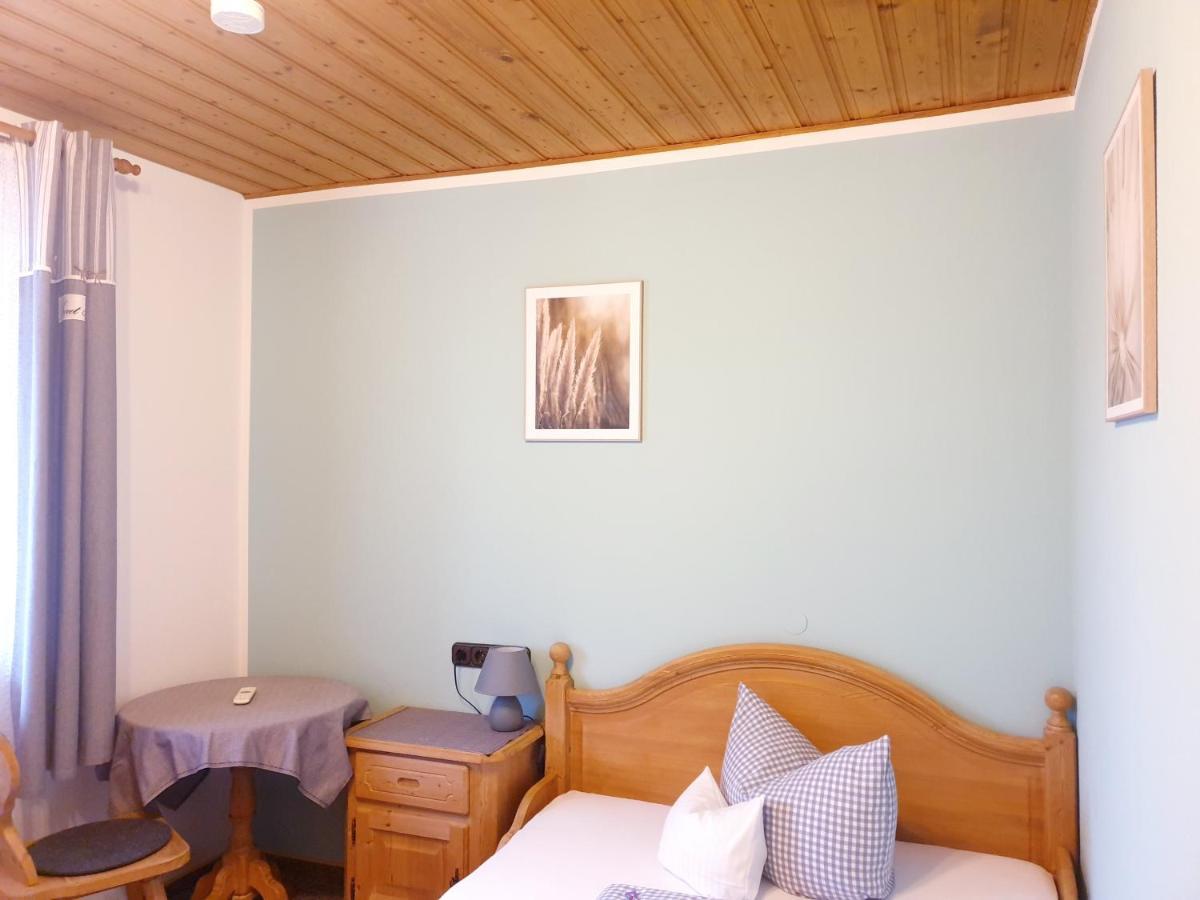 Pension Zum Krug, Messe Muenchen Hergolding Extérieur photo