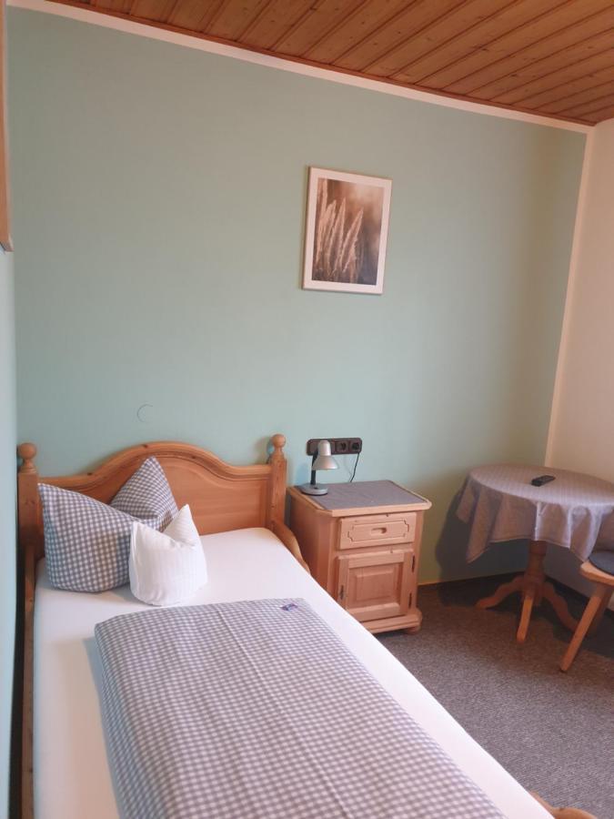 Pension Zum Krug, Messe Muenchen Hergolding Extérieur photo